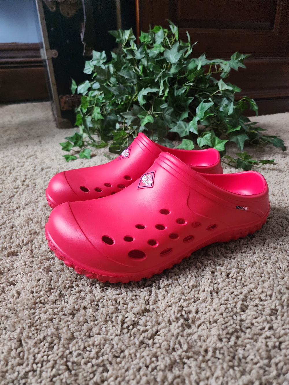 Women’s Bright Red Slip-On Casual Clogs